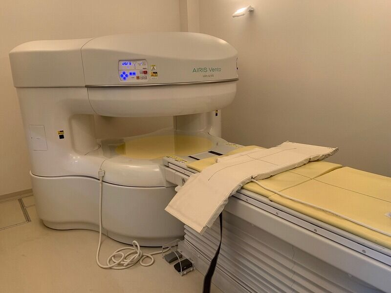 Airis Vento Hittaci 0.3 Tesla MRI Machine